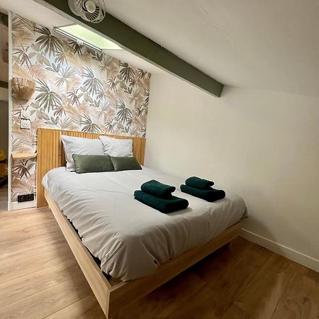 Sous Les Toits Du Parvis Apartment Niort Exterior photo