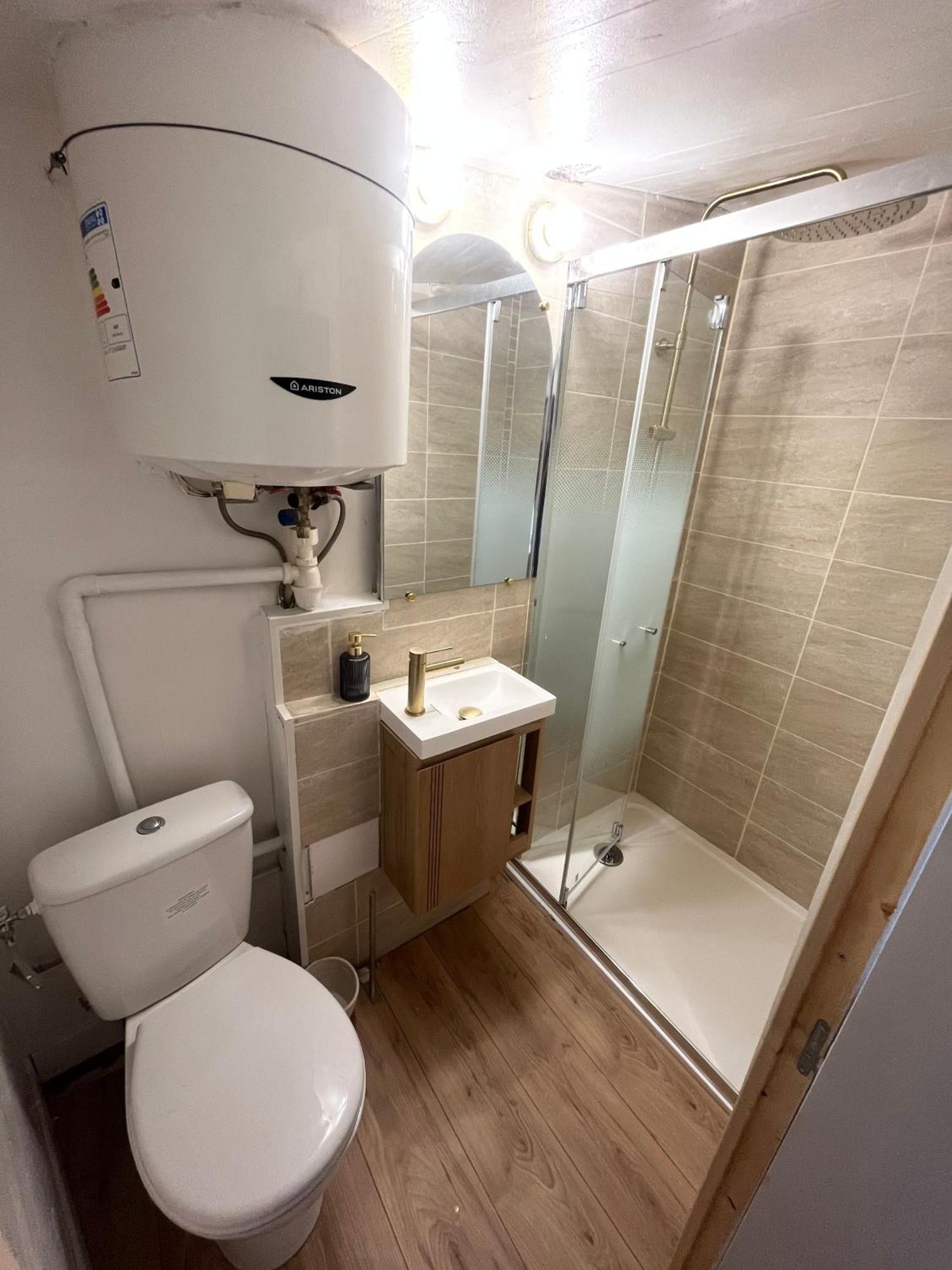 Sous Les Toits Du Parvis Apartment Niort Exterior photo
